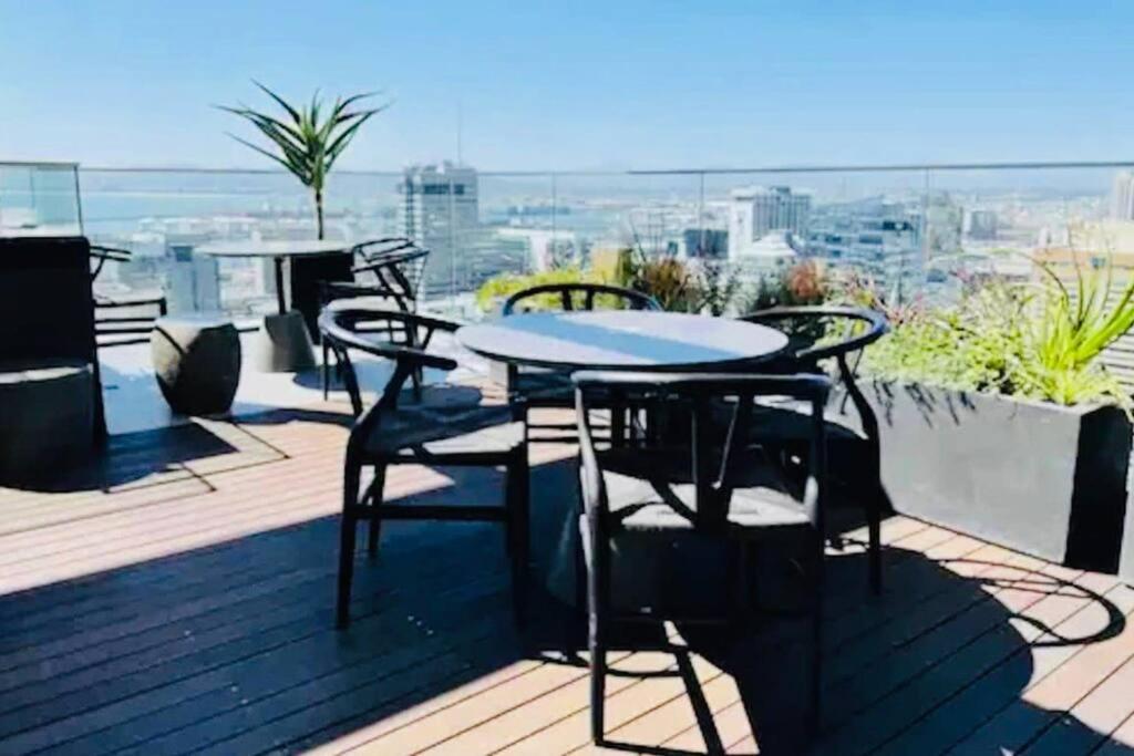 Skyline Views Stylish Studio With Pool, Parking No Load Shedding Кейптаун Экстерьер фото